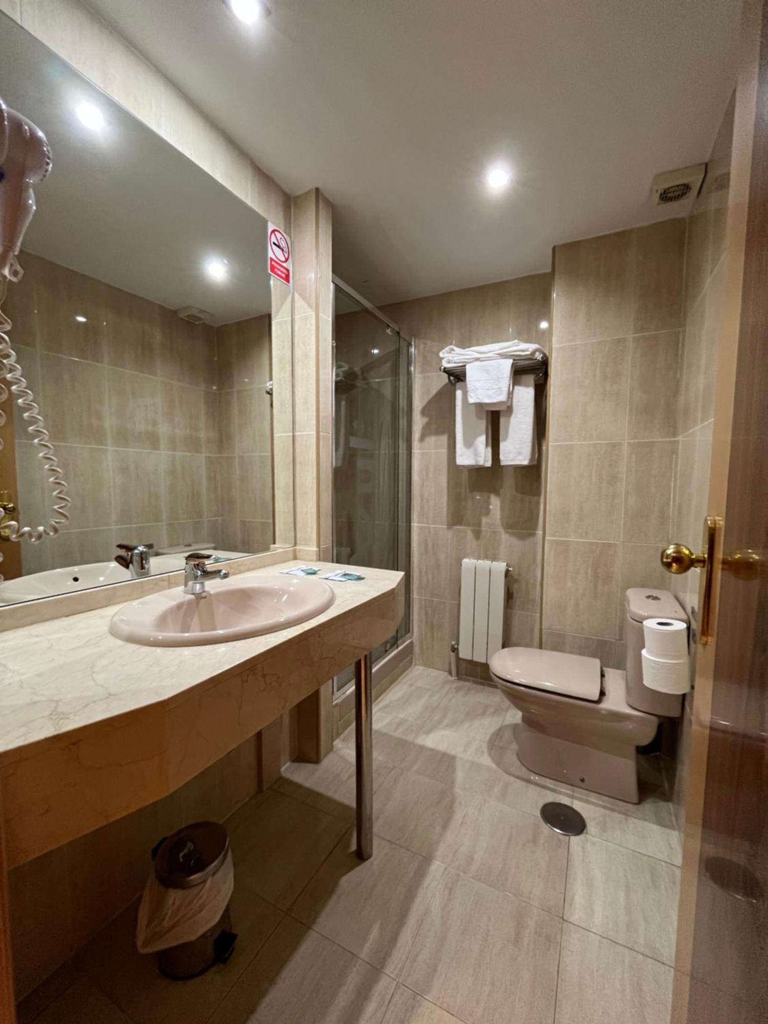 אל מולאר Hostal Azul מראה חיצוני תמונה