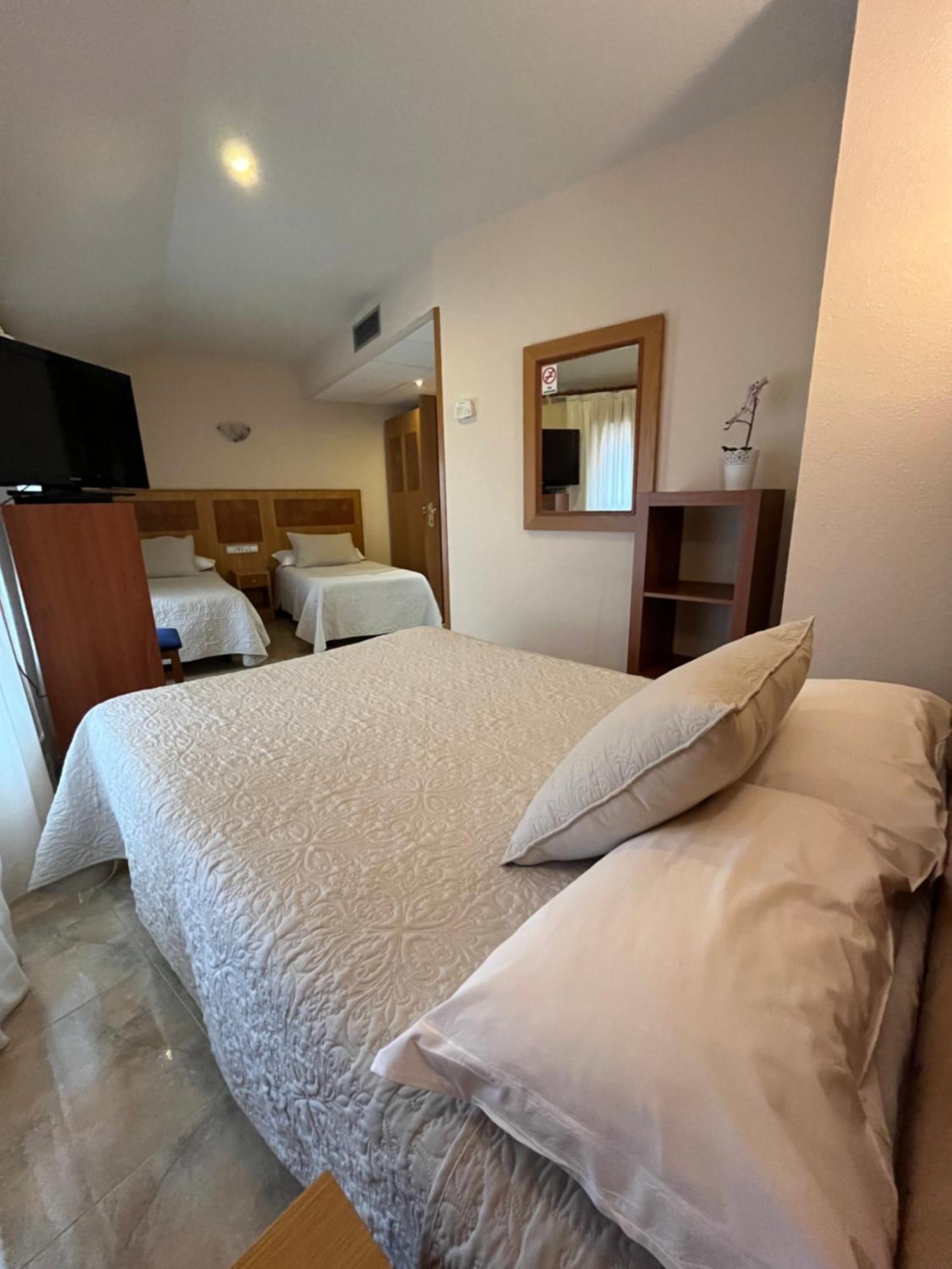 אל מולאר Hostal Azul מראה חיצוני תמונה
